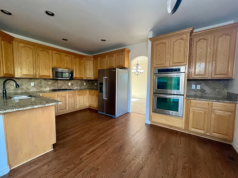 10046 Gwendelyn Ln — Photo 9