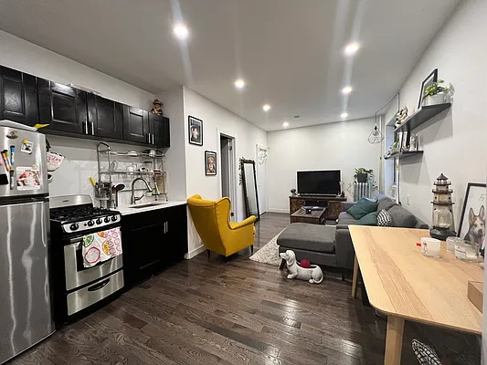 Rented by Kahen Properties | media 16