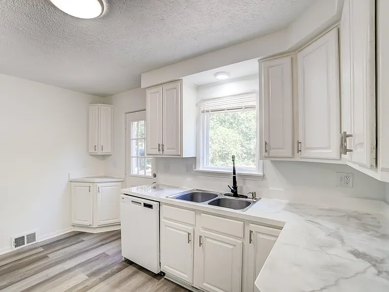 217 Grand Blvd — Photo 18