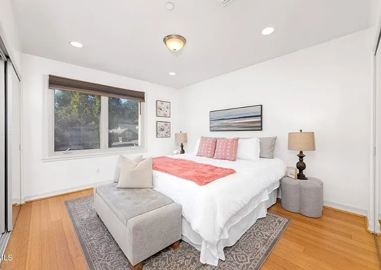 272 N Chester Ave #105 — Photo 16