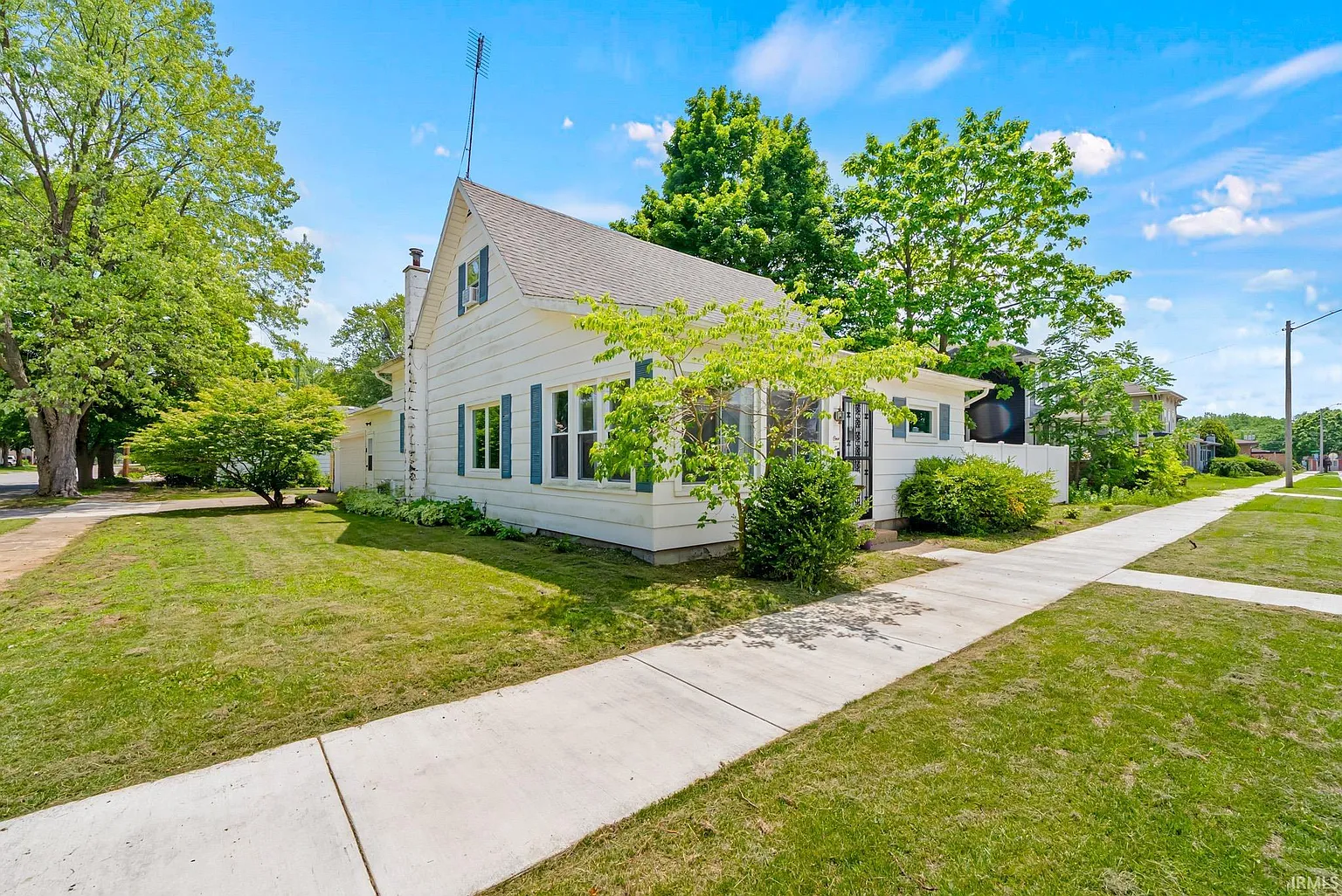 110 N Maple St photo 1