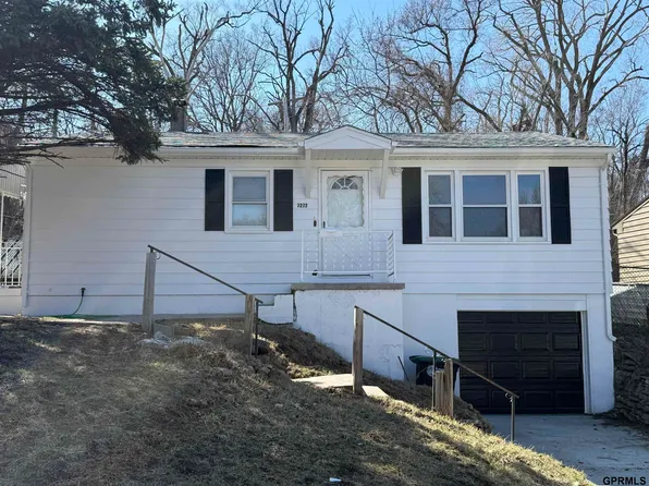 7272 N 34th St, Omaha, NE 68112