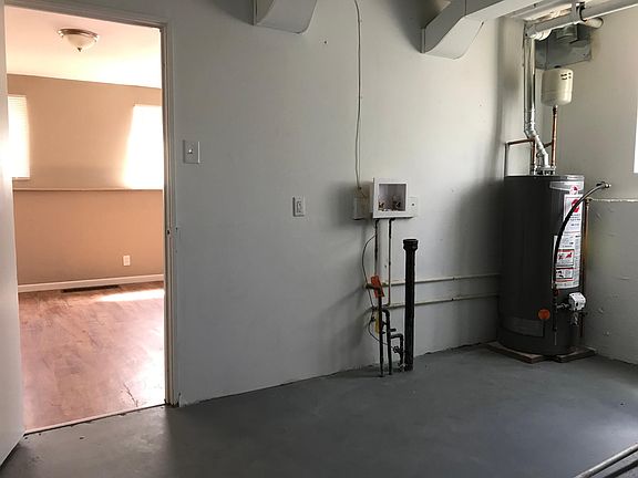 4th image of 2265 Martin Dr