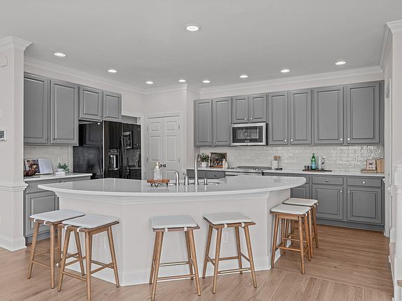 5th image of 813 Carpenter Town Ln