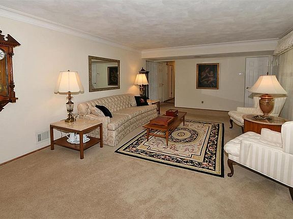 3rd image of 106 Graeser Acres