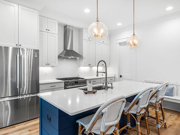 3rd image of 194 E Firethorn Cir