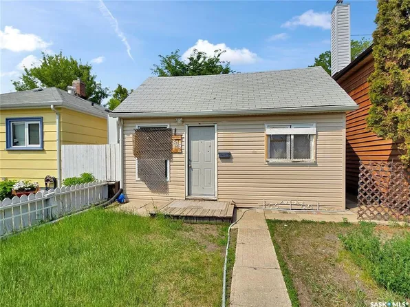 205 J AVENUE S, Saskatoon, SK S7M 2A2