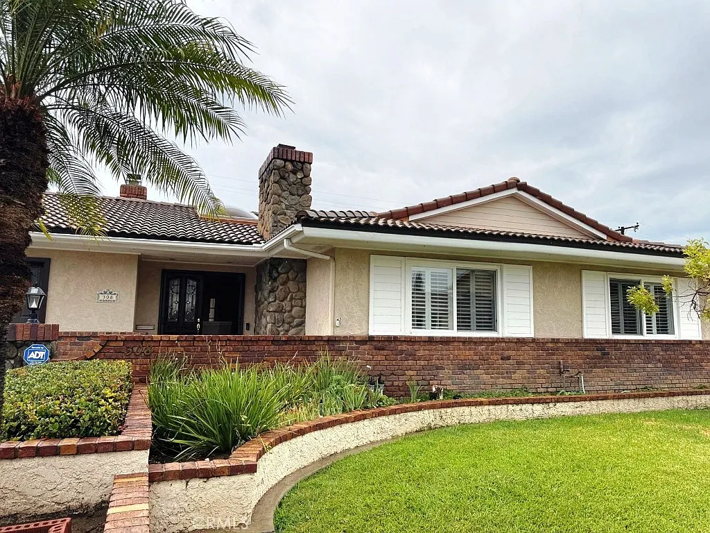 4 bed, 2.0 bath, 1680 sqft, $4,800 — Photo 1