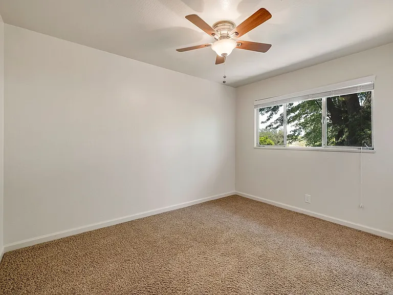 1748 Neal Dow Ave — Photo 16