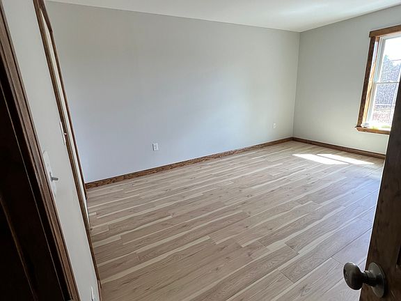 5th image of 53 Meadow Farm Rd