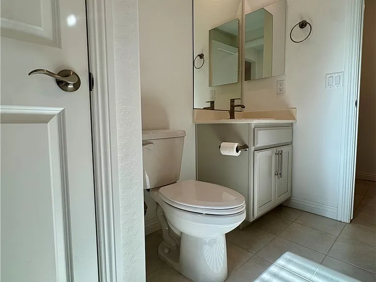 2239 Arrington Ave — Photo 35