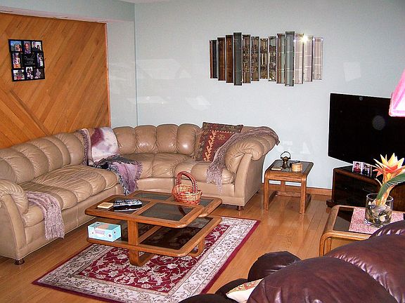 3rd image of 16 Meadowbrook Pl