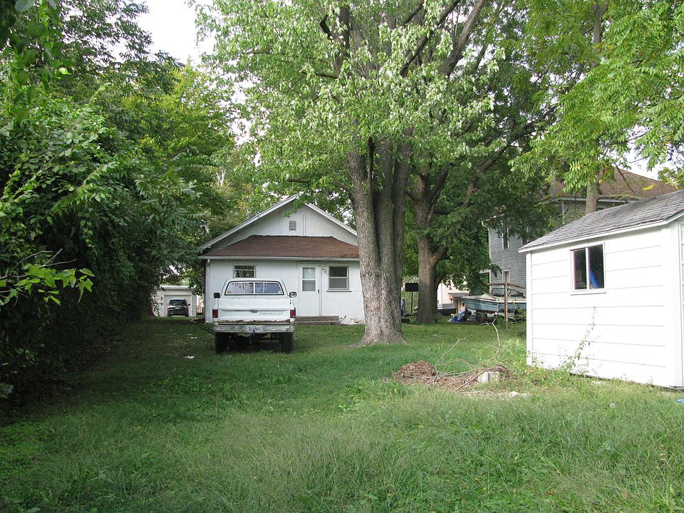 2nd image of 120 W Anderson St