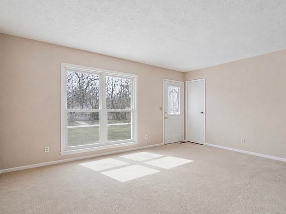 2nd image of 1904 Sherwood Dr