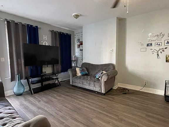 4th image of 2516 W York St
