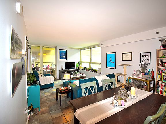 2nd image of 345 N La Salle Dr #205