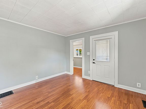 4th image of 1746 Thaddeus St