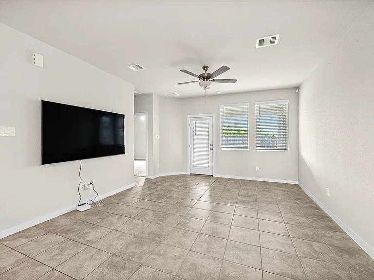 5547 Madden Ln — Photo 3