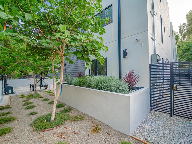 2115 Holly Dr — Photo 74