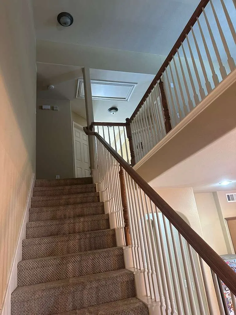4 bed, 2734 sqft, $3,000 — Photo 2