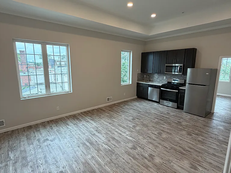 3016 E Thompson St #305 — Photo 4