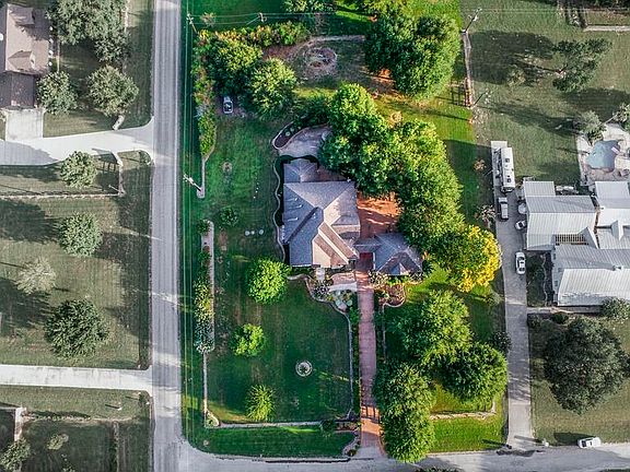 3rd image of 200 Creekside Ct