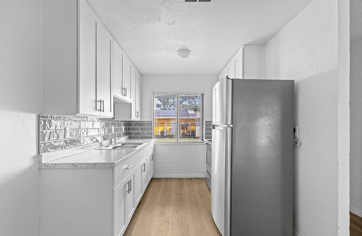 2406 11th St W — Photo 4