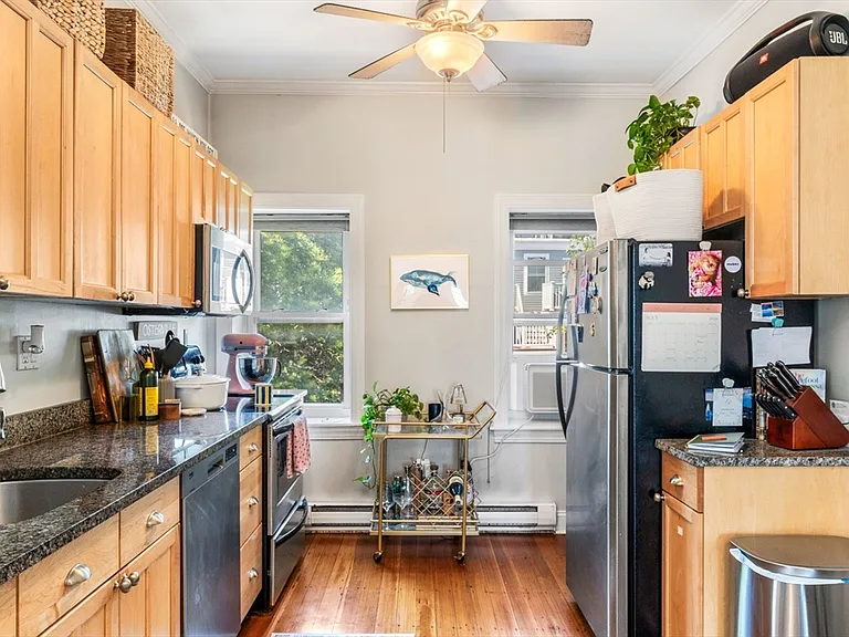 291 W 3rd St #3 — Photo 12