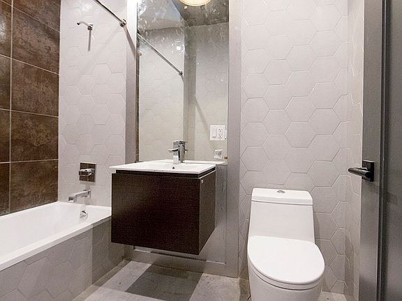 4th image of 240 Troutman St #1N