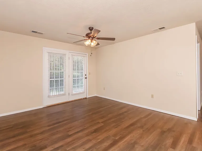 Scenic Station Apartments Living Room