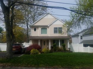 10 Dorchester Rd, Ronkonkoma, NY 11779