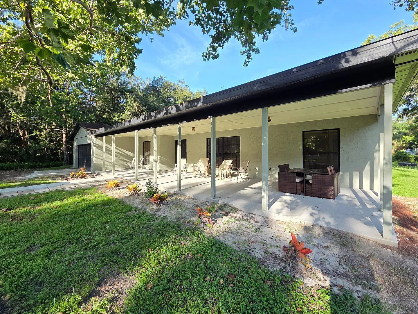 4 bed, 2.5 bath, 2373 sqft, $5,600 — Photo 4