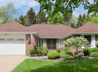 805 Paradise Ln, Libertyville, IL 60048