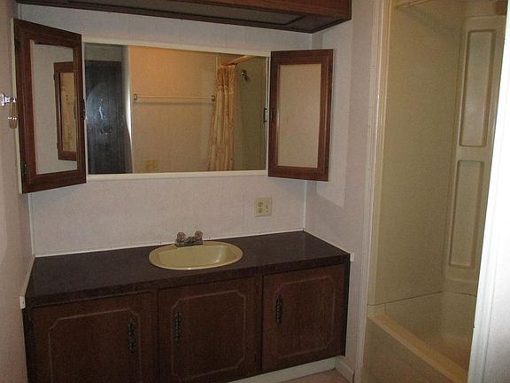 5th image of 156 Crestwood Dr