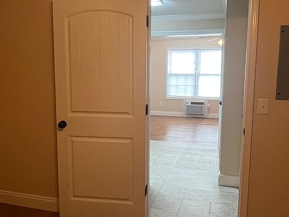 2nd image of 1602 Campbell St #2