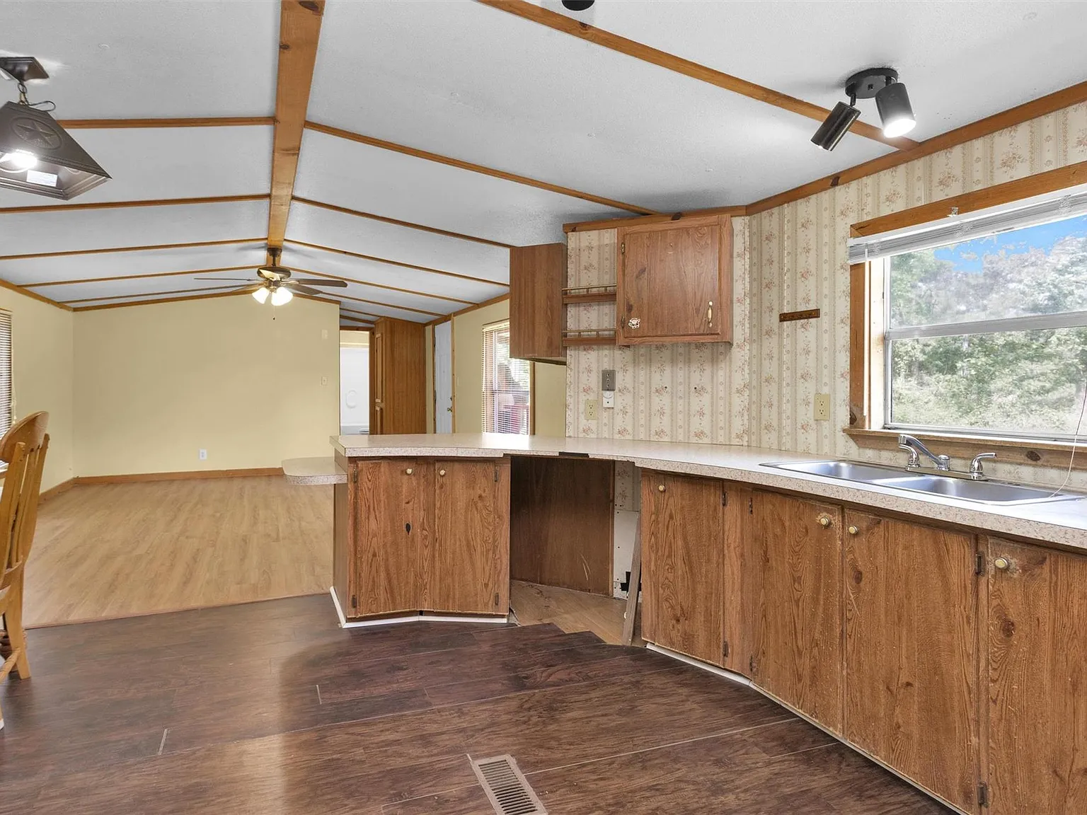 2 bed, 2.0 bath, 1056 sqft, $800 — Photo 4
