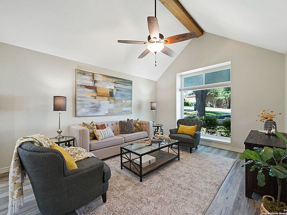 4th image of 946 Amberstone Dr