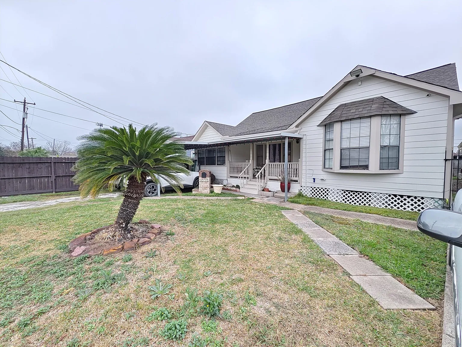 4 bed, 2.5 bath, 2518 sqft, $1,850 — Photo 2