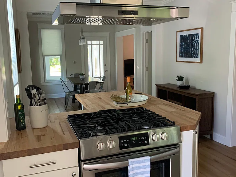 219 S Elmwood Ave — Photo 2