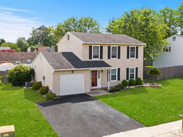 3 Mendon Dr, Howell, NJ 07731