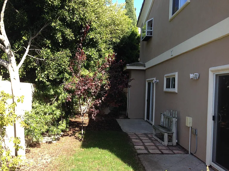 2119 Vanderbilt Ln — Photo 6