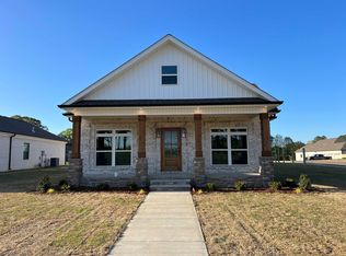 102 Silver Leaf Ln, Florence, AL 35633