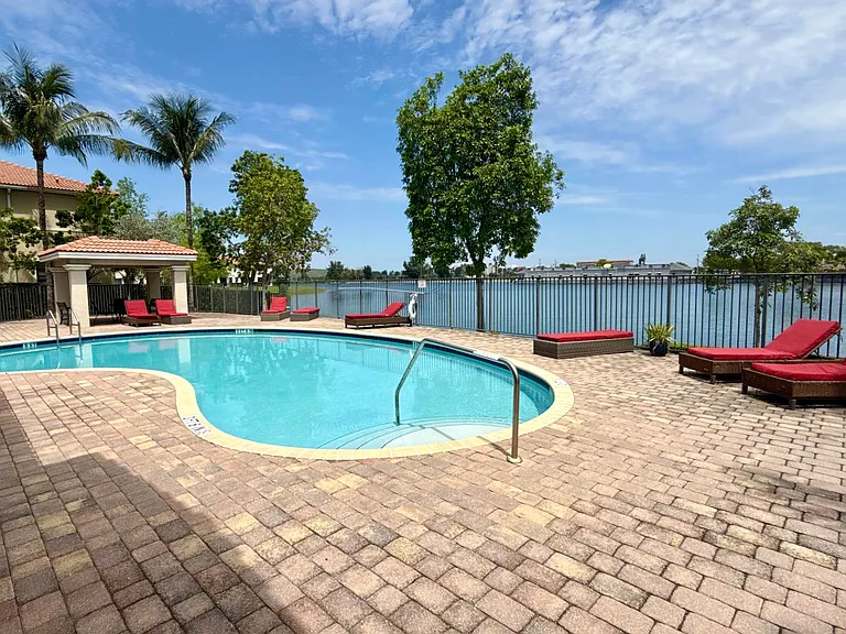 3332 NW 10th Ave — Photo 31