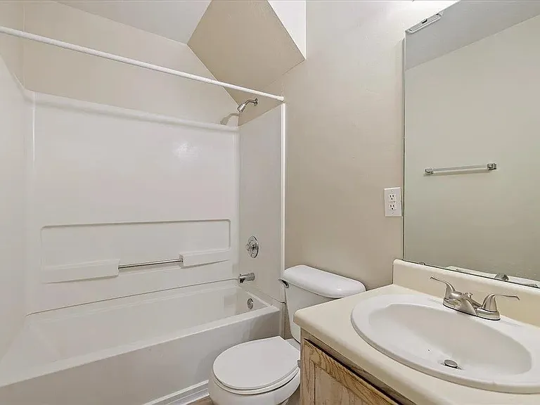 1346 Hancock St #B — Photo 13