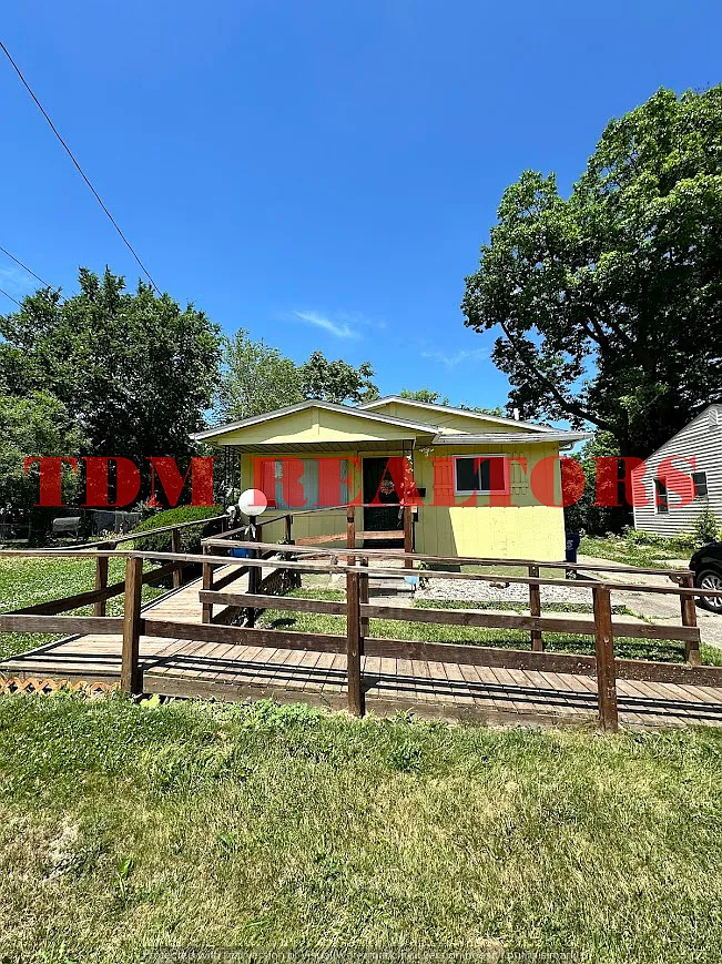 3 bed, 1.5 bath, 924 sqft, $850 — Photo 1