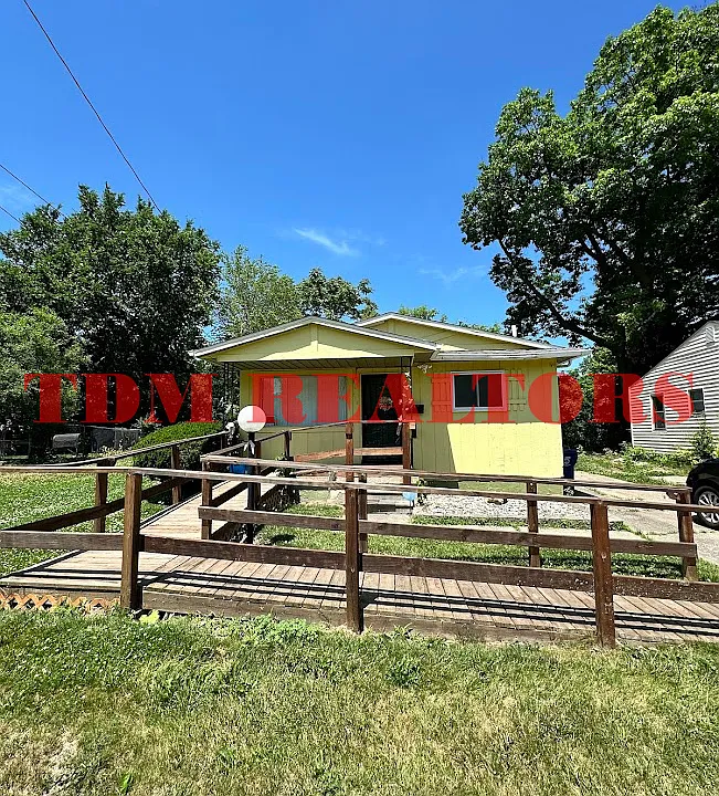 218 W Russell Ave