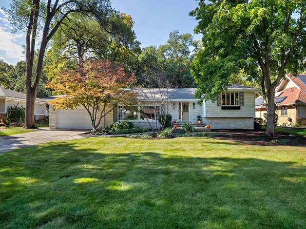 1650 Forest Dr, Glenview, IL 60025