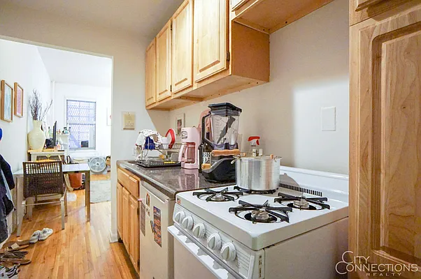 Rented by City Connections Realty | media 12