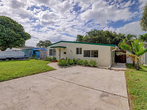 3rd image of 828 SW 25th St