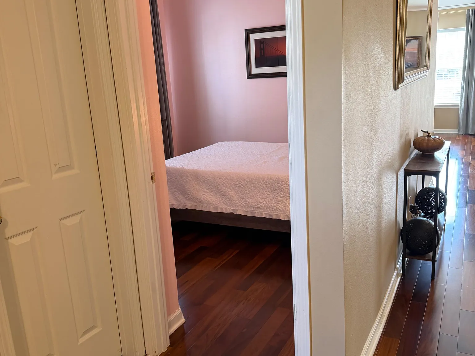1 bed, 1.0 bath, 2000 sqft, $1,274 — Photo 2